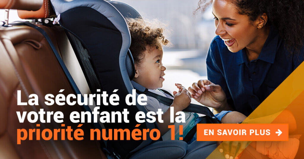 Siège auto pour enfant maman et bébé dans l'auto