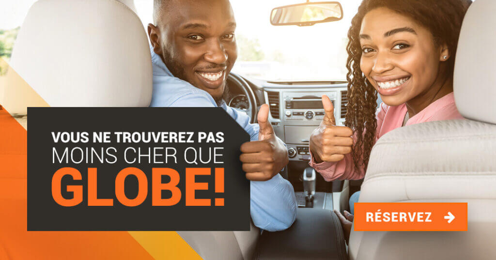 couple heureux dans une voiture