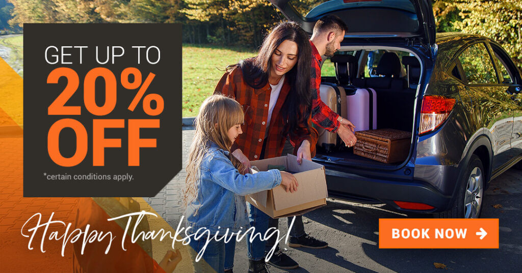 Action de grace en famille s'apprêtent à aller en roadtrip en auto